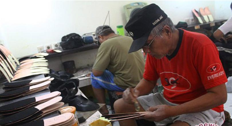 Daftar Pengrajin Sepatu Kulit di Malang Raya (C) ANTARA JATIM