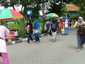 jajanan di gerbang kampus