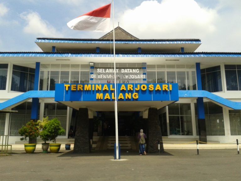 tampak depan terminal Arjosari Malang