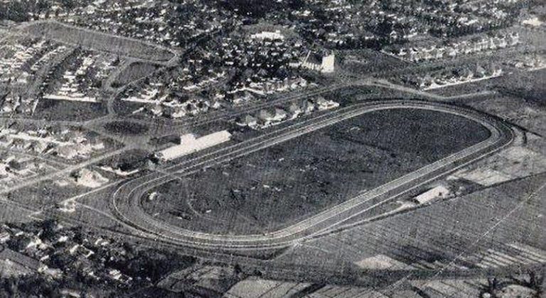 Arena Pacuan Kuda sebagai salah satu dari hasil Bouwplan VII