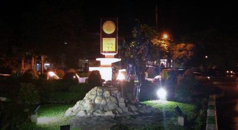 Monumen Adipura milik Kota Malang yang ada di persimpangan Jalan Semeru dan Jalan Arjuno (C) GOOGLE