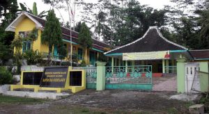 Balaidesa Sukowilangun yang letaknya tak jauh dari Monumen Tunas Kelapa (C) WIKIMEDIA