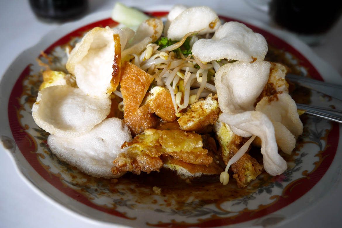 Tahu lontong merupakan salah satu kuliner yang patut dicoba selain bakso Malang. (Foto: ksmtour)