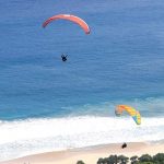 paralayang di pantai Modangan Malang