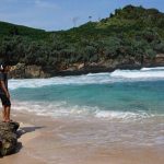 Pantai Kajaran di sisi barat dua pantai lainnya (C) PANTAIMALANG