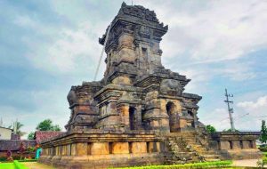 Candi Singosari salah satu lokasi yang dikunjungi Thomas Stamford Raffles saat ke Malang (C) YUKPIKNIK