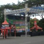 Malang Street Percussion dibagi menjadi dua kategori, kereta dan non-kereta. Bagi peserta yang masuk kategori non-kereta, mereka harus unjuk kebolehan di atas panggung. (Foto: Facebook/Sulton Blue Ngalam)