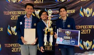 Tiga mahasiswa UB yang membuat aplikasi Tobago. Defara Fikry Akmal (Project Manager), Aditya Wisnu Jati Kusumo (User Experience Designer/UXD), dan Ahmad Kamil Almasyhur (Programmer). (Foto: Okezone)