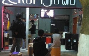 Kedai Kopi Jowo di Tlogomas punya sensasi ngopi tersendiri (C) THE PICTA