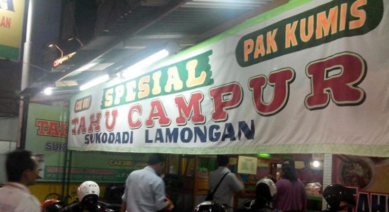 Warung Tahu Campur Cak Uri Dinoyo, salah satu kuliner lawas di Kota Malang