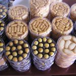 Toko kue kering nyaris selalu ramai pembeli saat menjelang lebaran Idul Fitri. (Foto: Rits Cake)