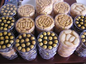 Toko kue kering nyaris selalu ramai pembeli saat menjelang lebaran Idul Fitri. (Foto: Rits Cake)