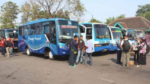 Bus Puspa Indah di Terminal Landungsari.