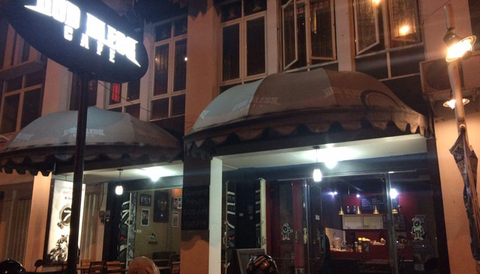 Halaman depan Cafe di Sawojajar.
