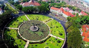 Alun-alun Tugu, salah satu ikon Kota Malang yang membuat mereka jadi kota terbaik dan terindah di Indonesia (C) MERDEKA