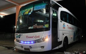 Dari Jakarta ingin ke Malang naik bus, Anda bisa memakai jasa Bus Kramat Djati (C) Adhitya Dwi Kristanto