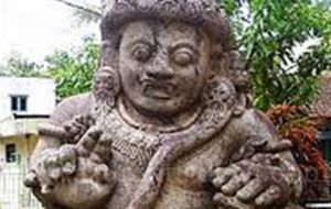 Thomas Stamford Raffles menemukan berbagai artefak di reruntuhan Candi Singosari, yang salah satunya Arca Dwarapala (C) KANJURUHAN FC