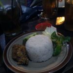 Warung Ayam Betha adalah warung spesialis lalapan dengan aneka menu. Harganya terkenal murah meriah. (Foto: Riska Suci Rahmawati)