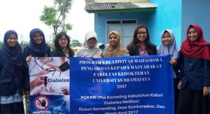 Tim Pokari bersama pengelola Puskesmas dalams sebuah kesempatan (C) PRASETYA