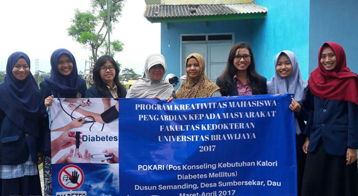 Tim Pokari bersama pengelola Puskesmas dalams sebuah kesempatan (C) PRASETYA