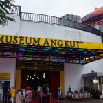 Museum Angkut Kota Batu memiliki salah satu koleksi penuh misteri, yakni ambulans kuning di Ruang Batavia (C) HALOMALANG