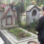 Jika ingin menengok makam pendiri Gang Dolly ini, maka Ada harus melewati jalan setapak di gang kecil sebelah selatan SPBU (C) TABLOIDNOVA