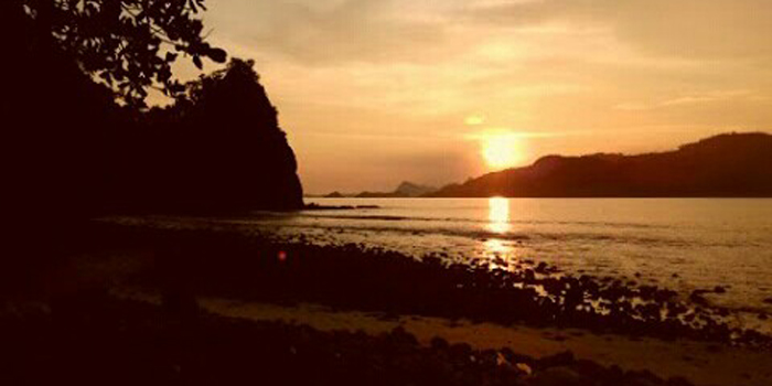 Pantai Ndampar di Kecamatan Tirtoyudo (C) NGALAMLOP