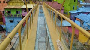 Jembatan Kaca Kampung Warna Warni