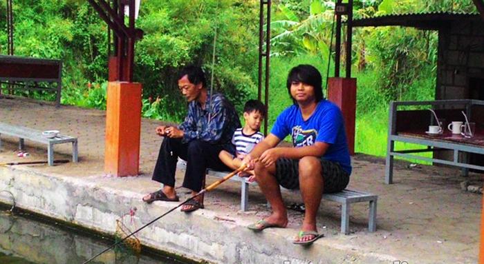 Memancing di Pring Pethuk, hasilnya bisa dibakarkan atau digorengkan (C) BAMSRUDI