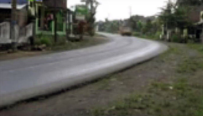 Tikungan Maut Karanganyar di Kecamatan Poncokusumo (C) LINGKAR MISTERI