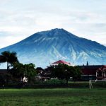 Gunung Arjuno, salah satu dari delapan gunung besar yang menjaga Kota Wisata Batu (C) DOLANDOLEN