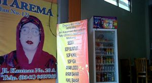 Warung Bu Haji Arema menyajikan menu dengan nama-nama yang unik (C) RACHMIRA
