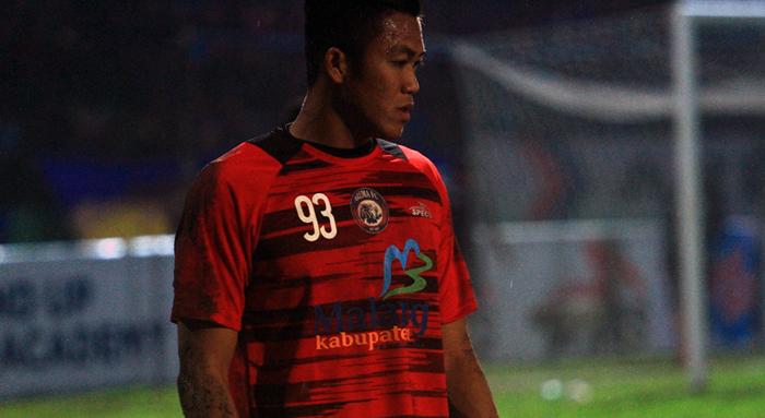Ada logo Malang Heart of East Java Menempel di jersey latihan Arema (C) DANI KW