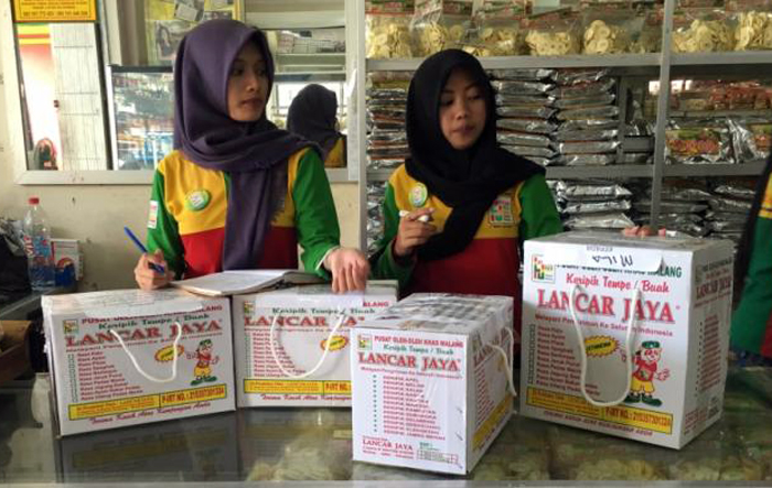 Salah satu penampakan toko oleh-oleh khas Malang (C)TRAVEL KOMPAS