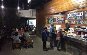 Suasana makan di Dapur Enak Eco (C) FOURSQUARE