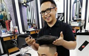 Andy Omego sang pemilik Andy Profesional Salon (C) @andyomego