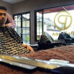 Para pejabat dan pengisaha muda mempercayakan perawatan rambutnya di Pullman Executive Barbershop (C) MALANGTIMES