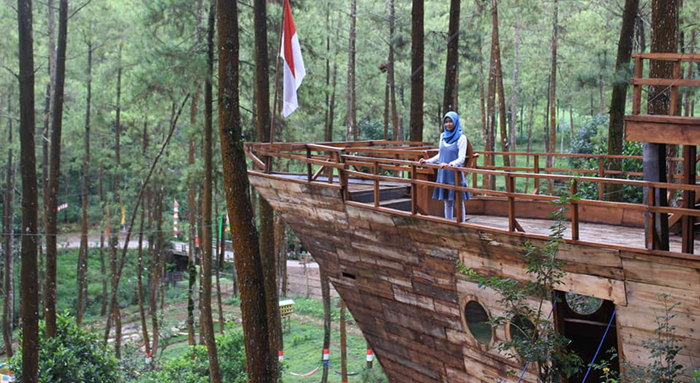 Salah satu spot instagramable di Taman Pinus Bendosari (C) PHOTOMALANG