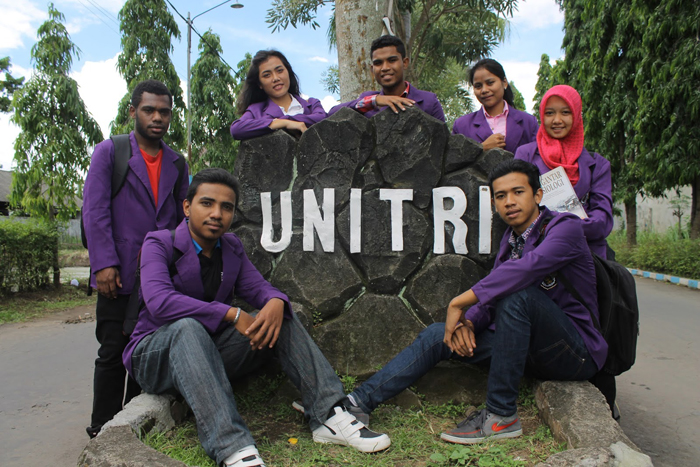 Depan kampus Universitas Tribhuwana Tunggadewi (C) LOKAKARYAPSDA2005