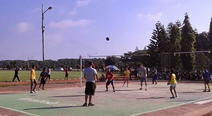 Pernah main voli di Lapangan Rampal? (C) CENDANA NEWS