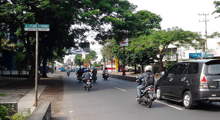 Jalan Letjend S Parman merupakan salah satu jalan utama menuju pusat Kota Malang (C) JALANJALANDIKOTAMALANG