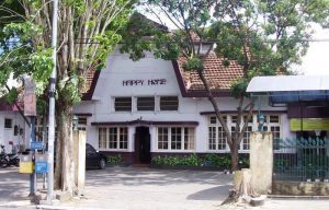 RSIA Mardi Waloeja yang sudah ada sejak tahun 1927 silam (C) WIKIMAPIA