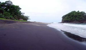 Menikmati kesunyian di Pantai Pondok Urang (C) WHIEMPY