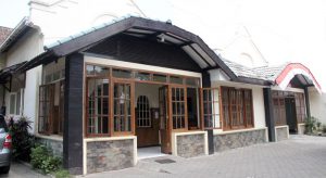 Penampakan Rumah Sakit Bersalin Mardi Waloeja Rampal dari depan (C) rsiamardiwaloejarampal.com