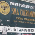 Papan nama SMA Cokroaminoto Malang (C) IKELAS.COM