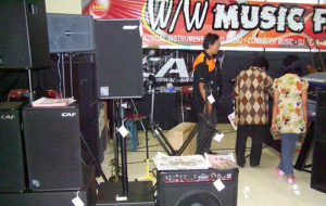 Suasana di dalam WW Musik di Jalan Kelengkeng (C) WWMUSIK