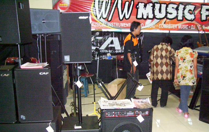 Suasana di dalam WW Musik di Jalan Kelengkeng (C) WWMUSIK