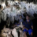 Suasana di dalam Goa Harta di Sumbermanjing Wetan - SURYA/TRIBUNNEWS