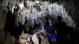 Suasana di dalam Goa Harta di Sumbermanjing Wetan - SURYA/TRIBUNNEWS