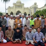 Gus Zain dan para santri Ponpes Az-Zainy (C) MERDEKA/SITI RUTMAWATI